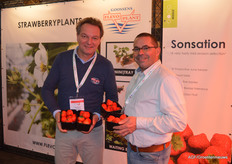 Klaas Niewold van Flevoplant en Peter van den Eertwegh van Brookberries. “Dit wordt over een aantal jaar een historische foto”, deden beide heren ietwat geheimzinnig. We gaan het zien.